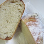 パン・ド・キュイソン - 生地にヨーグルトを入れて焼き上げたフランスパンです。

