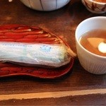 仁亭 - 最後は焙じ茶とおしぼり