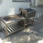 作業台(左側)、たこ焼き器(右側)