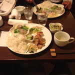 Kuro Ba - ワンプレートランチ800円。スープ、サラダ、ドリンク、デザート付き