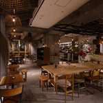 Muromachi cafe HACHI - 窓際カフェテーブル