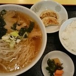満腹ラーメン富田屋 - ラーメン・餃子2個・半ライス