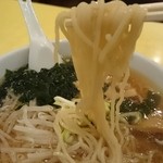 満腹ラーメン富田屋 - 麺アップ