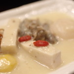 趙楊 - "蟲草花甲魚（とうちゆうかさうばなにすつぽん）、"枸杞子（くこのみ）、鶏肉豆腐（とりにくどうふ）