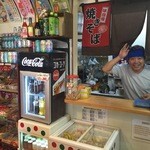 Dagashiya Shouwa - 元気できさくな店主。