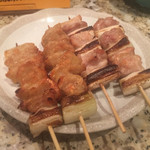 伸喜 - 左：かわ（160円/本）
      右：ねぎ肉（160円/本）