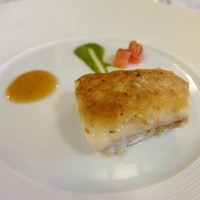 レストラン鯛萬 - 表面にさくらえびを載せて焼き上げたヒラメのポワレ
