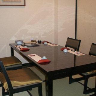 We have private rooms where you can relax with a small number of people.