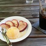 ウミベカフェ - 林檎とアイス&コーヒー