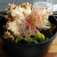 R restaurant & bar - 【したどん2015】選べるSTAUB仕立てのお好み丼 鮮魚"評判堂あられ"の特製フライ タルタルソースのサラダ丼(1850円)