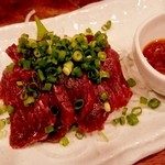 かり屋 - 今、他店ではなかなか食べられない“クジラ刺身”‼ めっさ美味♪