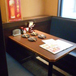 Hacchou Nawate Nomeibutsuya - 入り淵近くのテーブル席