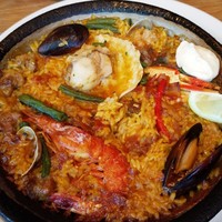 Bar Espanol LA BODEGA 大阪店 - 魚介とイベリコ豚のパエリア