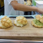 世界で2番めにおいしい焼きたてメロンパンアイス - バニラや、抹茶を作成中です。