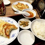 開楽 本店 - 餃子定食+餃子3つ