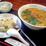 東海菜館 - 担々麺と半チャーハン