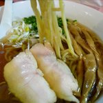 麺屋 菜々兵衛 - 冷たい醤油ラーメンの麺