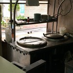 台湾風粥専門店 阿里 - 阿里(白粥が入っているガスウォーマー)