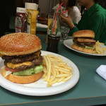 シャルロットゲンズバーガーとケビンベーコンバーガー 2015/05