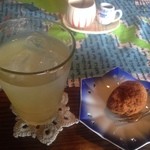 カフェ月星 - 2015.10　生姜とオレンジとミントのハーブティー、サーターアンダギー