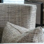 ベージュ アラン・デュカス 東京 - 椅子とクッション