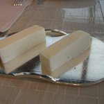 ベージュ アラン・デュカス 東京 - バターは有塩と無塩