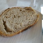 ベージュ アラン・デュカス 東京 - 「パンドカンパーニュ」はちょっと酸味あり