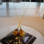 ベージュ アラン・デュカス 東京 - 「カレ・シャネル　ショコラ-プラリネ」