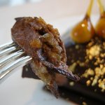 ベージュ アラン・デュカス 東京 - 「カレ・シャネル　ショコラ-プラリネ」中身