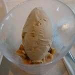 ベージュ アラン・デュカス 東京 - 「ヘーゼルナッツのアイスクリーム」 