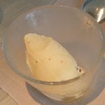 ベージュ アラン・デュカス 東京 - 「パイナップルと軽いクレーム・フェッテ」