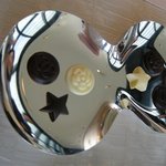 ベージュ アラン・デュカス 東京 - 【シャネルマークのチョコレート】