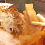 海老秀 - 海老秀辛味噌ラーメン　８００円　大盛サービスのメンマのアップ　【　２０１５年４月　】