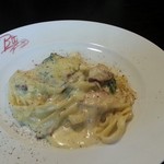 いかの墨 - フレッシュポルチーニとほうれん草のクリームソース タリアッテッレ