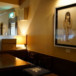 珈琲舎 蔵 - 2015.10 テーブル席と裸婦の絵