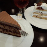 ハーブス 神戸クレフィ三宮店 - 左側:チョコレートケーキ  右側:マロングラッセのケーキ