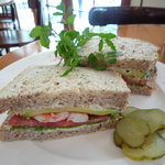 フランクリン・アベニュー - シュリンプとアボカドのサンドウィッチ