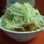 ラーメン二郎 - ラーメン小（ヤサイニンニク）横から