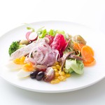 BIKiNi medi - mediサラダ　～自家製ツナと14種の野菜サラダ～　