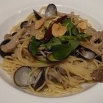 小料理屋ぎらばり - 涸沼しじみとキノコのガーリックスパゲッティ