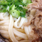 麺処 綿谷 - 冷水で締めると硬くってしまうのが、うどんなのですがもちもちをキープしてます(*´д`*)職人芸