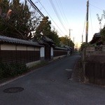 和食 山﨑 - さいふや旅館横の道を進む