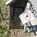 蕎麦 阿き津 - 駐車場は少し坂を下った所にありました。