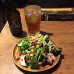 タコとひよこ豆のサラダと黒ホッピー