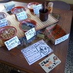 アイヅピーナツマート - イートインスペースで試食可、スプーンで手にお願いしま～す