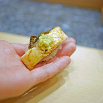 初音鮨 - 秋田県産の鰻の握り