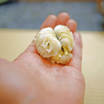 初音鮨 - 淡路の鱧の白焼き（熱々）と岩手の松茸の握り