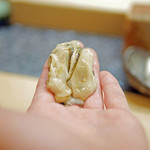 初音鮨 - 宮城県産真牡蠣（新物）の焼き牡蠣を使った握り