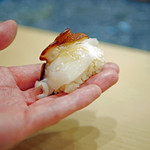 初音鮨 - 佐島の地蛸の握り