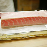 初音鮨 - 築地鮪仲卸石司（いしじ）商店、大間の鮪のじゃばら
